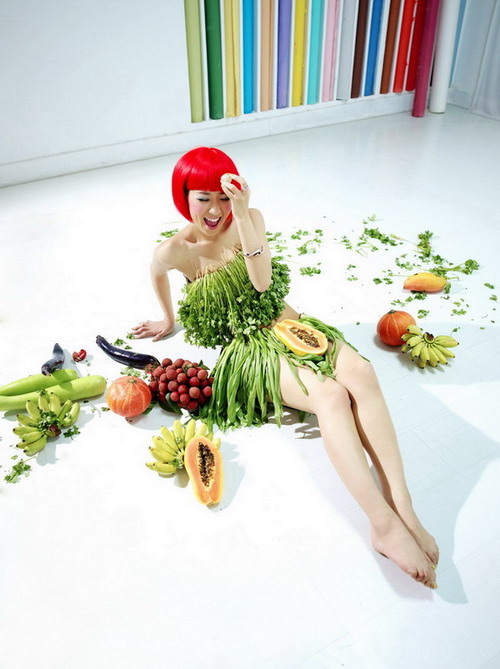 组图：Sara水果写真清新翠绿蔬菜装性感半裸